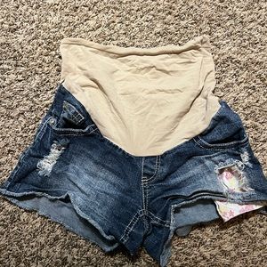 Maternity shorts